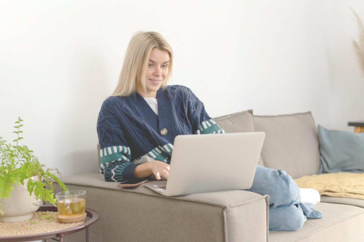 Organized remote workspace for financial analysis